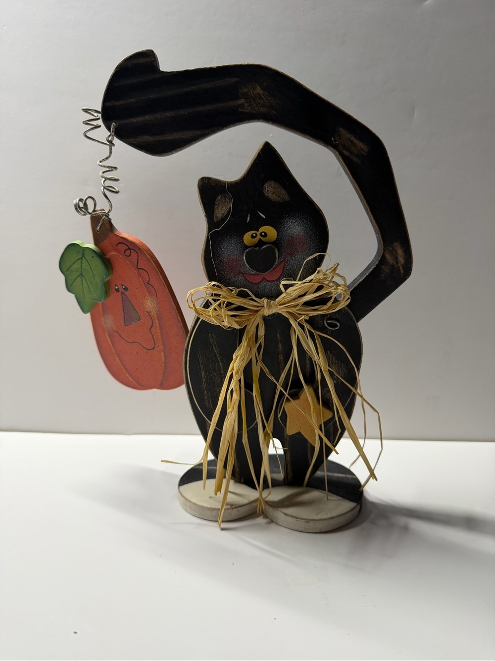 COLLECTIBLE COUNTRY BLACK CAT WITH PUMPKIN WOOD 10" CAT LOVERS LOOK!